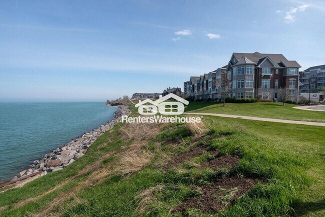 3872 S Lake Dr unit 211, Saint Francis, WI 53235 - photo 2