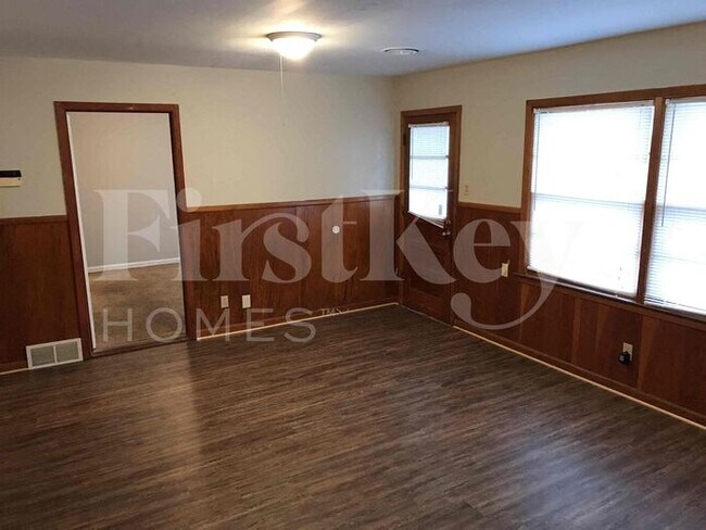 1083 Richland Dr, Memphis, TN 38116 - photo 5