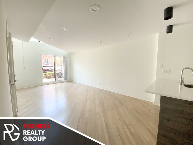 1014 W Grace St unit 954-D102, Chicago, IL 60613 - photo 6