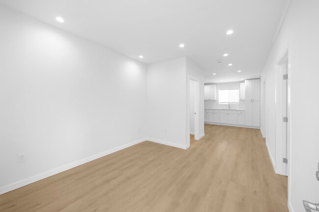 2210 Pine Ave unit 2211 Pine Ave, Long Beach, CA 90806 - photo 4