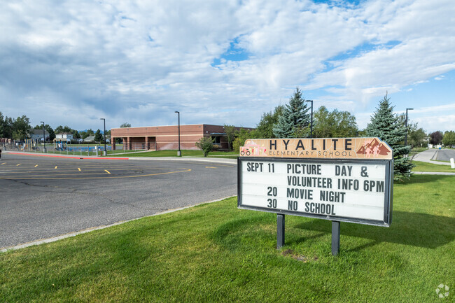 Hyalite Elementary School has an average student to teacher ratio of 15 to 1.