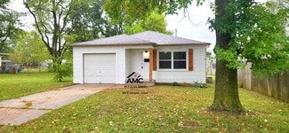 304 E Cofield St, Aurora, MO 65605