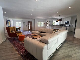 21523 Dumetz Rd, Woodland Hills, CA 91364