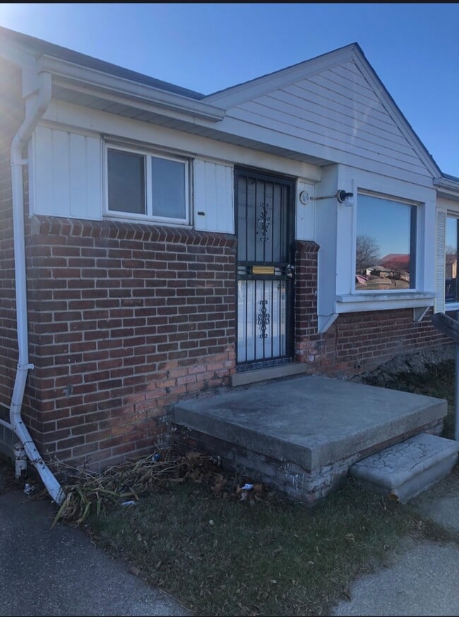 16494 E 8 Mile Rd, Detroit, MI 48205