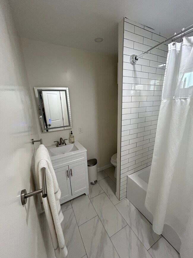 1316 N Hollywood Way unit B, Burbank, CA 91505 - photo 6