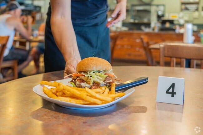 American River Pizza & Grill near Auburn Lake Trails serves Italian and American dishes.