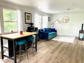 1215 SE Lexington St Unit Sellwood Library House, Portland, OR 97202