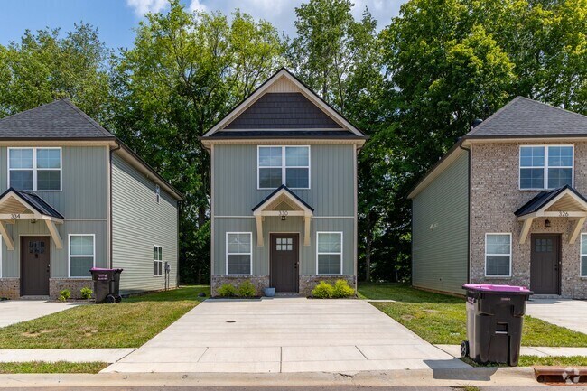 Traditional homes near Governors Square are modern but don't have front yards.