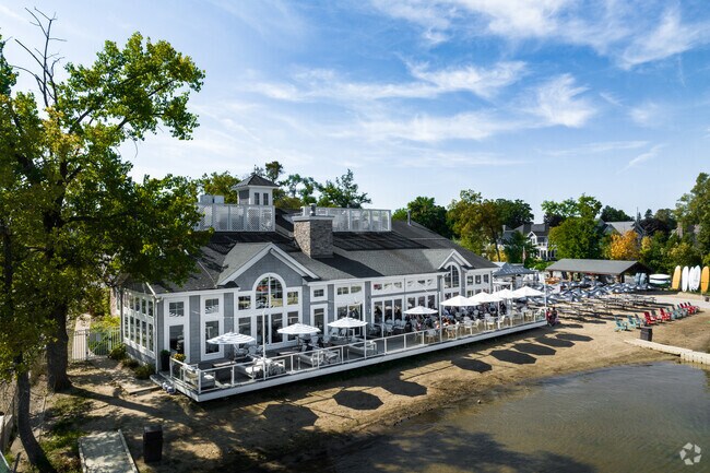 Lindy's Landing is an established American restaurant, bar, and marina in Robert Meadow Hill.