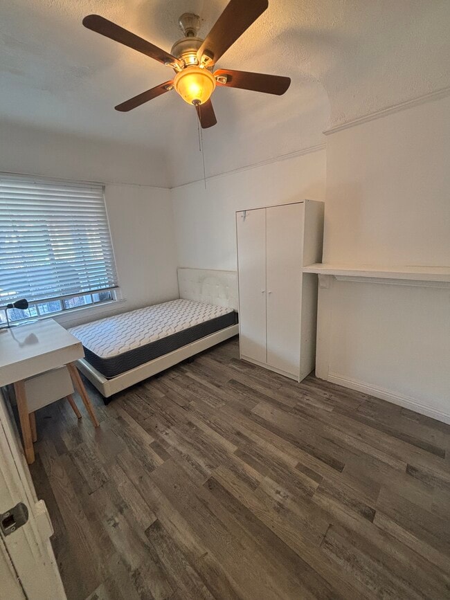 2515 S Catalina St unit 1, Los Angeles, CA 90007 - photo 7