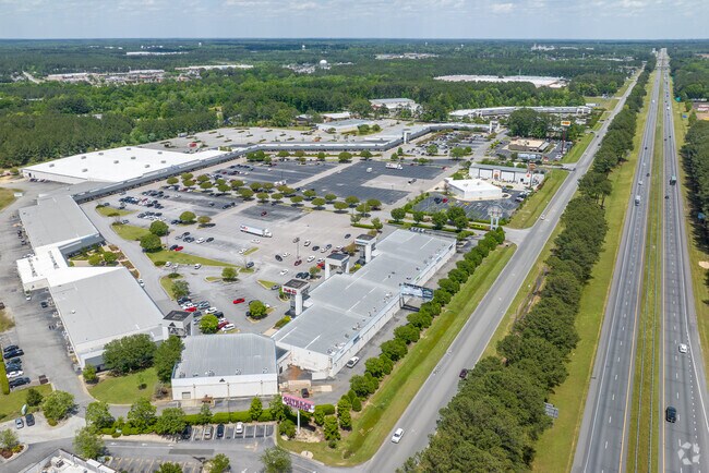 The location right next to I-95 in Smithfield makes shopping at Carolina Premium Outlets easy.