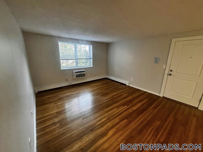52 Mill St unit 6, Woburn, MA 01801 - photo 6