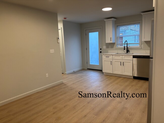 39 Schofield St unit Cottage, Providence, RI 02903 - photo 4