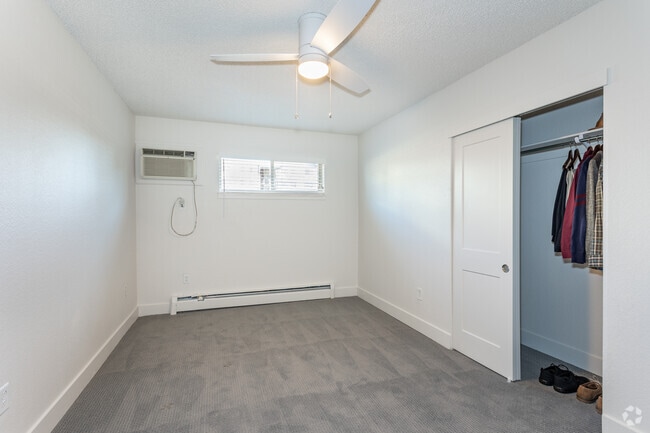 2BR, 1BA - 850SF - Secondary Bedroom