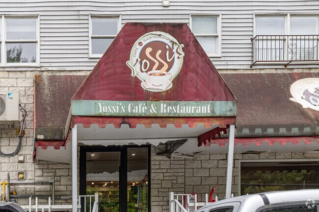 Yossi's Café is a popular kosher eatery in Kiryas Joel, known for its fresh pizza, Mediterranean dishes, and friendly, family-oriented atmosphere.
