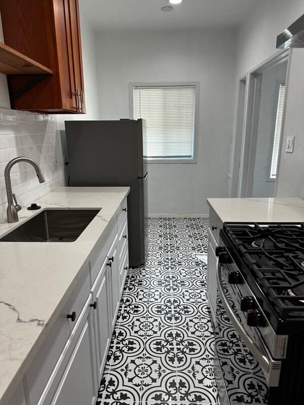 216 E Valencia Ave unit 9, Burbank, CA 91502 - photo 2