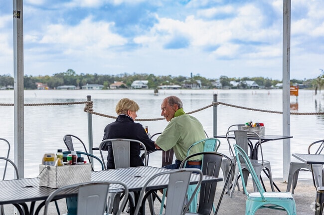 There are many waterfront dining options in Downtown Crystal River.