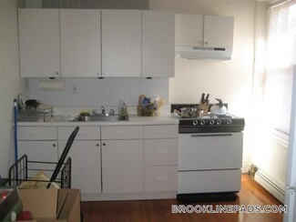 208 Winthrop Rd Unit 36, Brookline, MA 02445