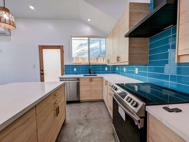 720 San Pascual Ave, Los Angeles, CA 90042 - photo 3