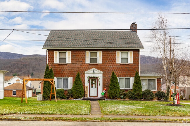 Residents enjoy spacious yards and classic home designs in Bolivar.