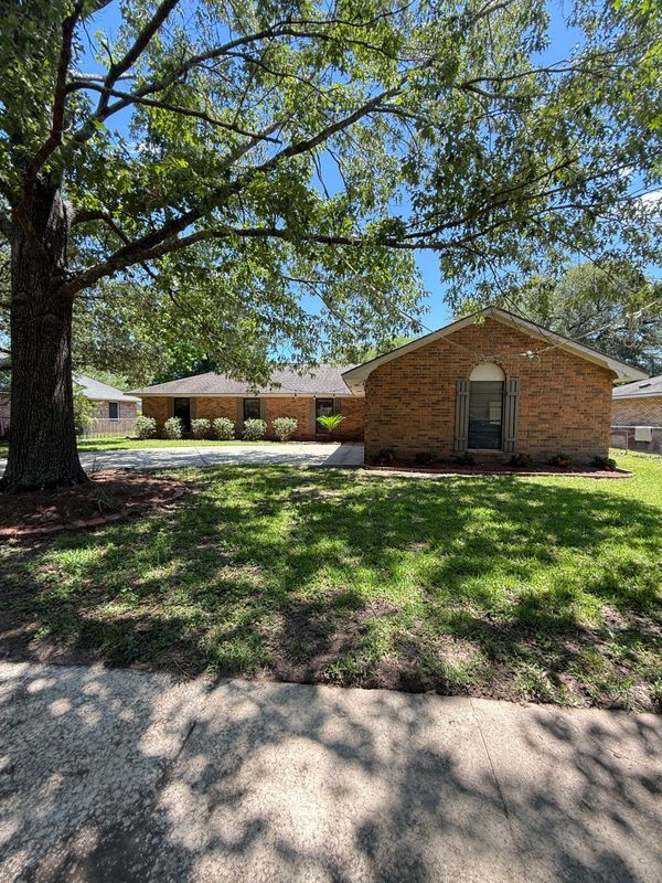 1893 Dabney Dr, Baton Rouge, LA 70816