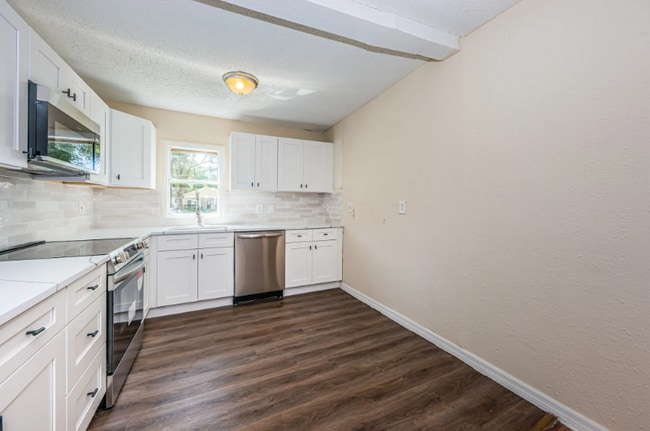 1104 E Genesee St, Tampa, FL 33603 - photo 5