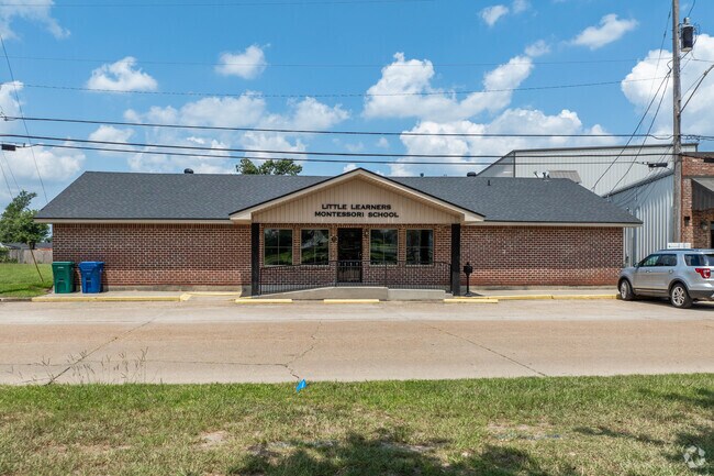 Little Learners Montessori has a student body of 36 students.