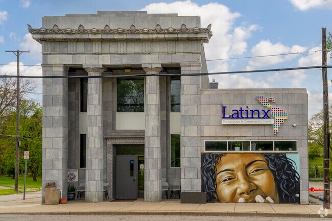 Latinx Technology & Community Center offers locals from Eastside computer literacy classes.