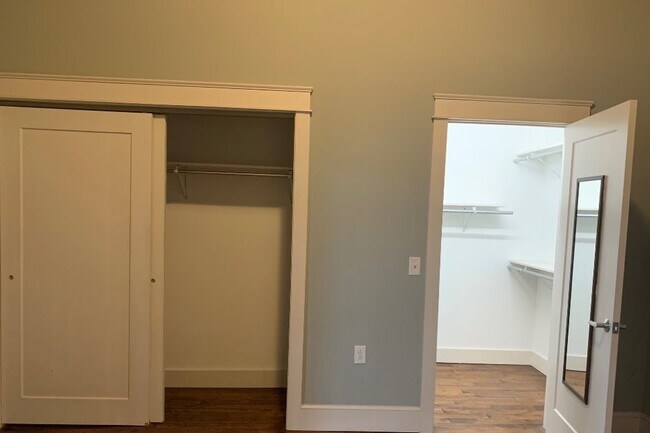 walk in closet and reach in