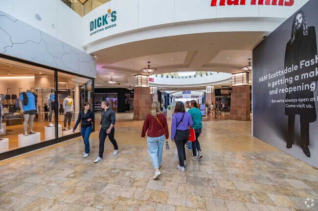 South Scottsdale residents enjoy the convenience of nearby Fashion Square.