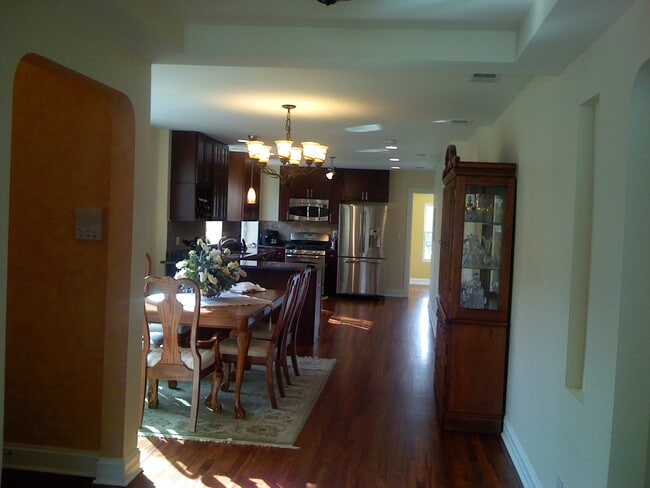 2539 W Lunt Ave unit 1, Chicago, IL 60645 - photo 5