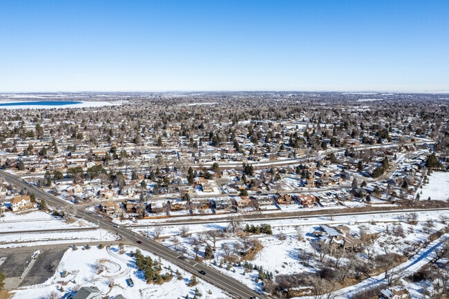 Oak Crest is a small residential neighborhood with amenities and shops for all to enjoy.