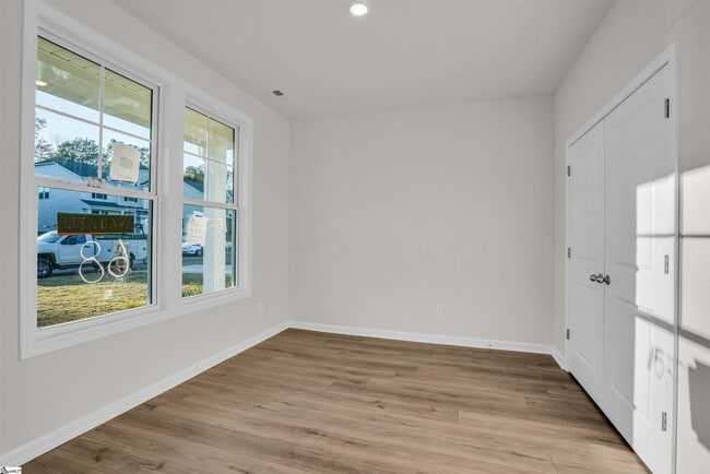 155 Hunter Ridge Dr, Boiling Springs, SC 29316 - photo 2