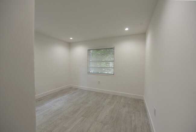 Gardens of Pinecrest, Pinecrest, FL 33156 - photo 6