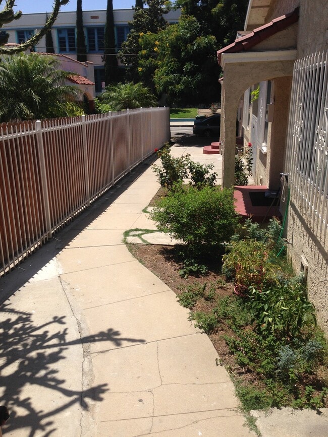 1132 N Mariposa Ave, Los Angeles, CA 90029 - photo 3