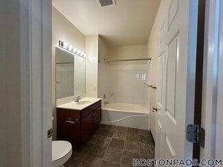 311 Lowell St Unit 2109, Andover, MA 01810