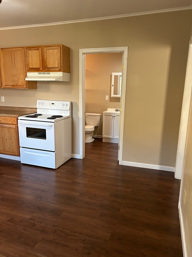 918 Marshall St unit 918.5, McMechen, WV 26040 - photo 6