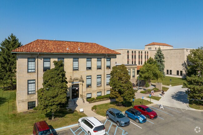 University of Detroit Mercy offers bachelor's and master's in architecture.