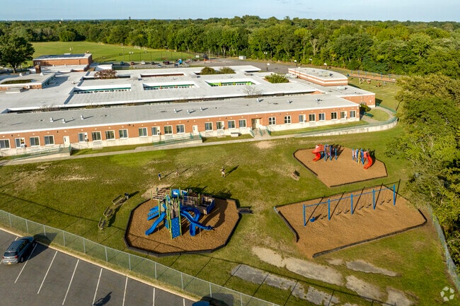 Wantagh's Forest Lake School has 375 students in grades K-5 with a student-teacher ratio of 16:1
