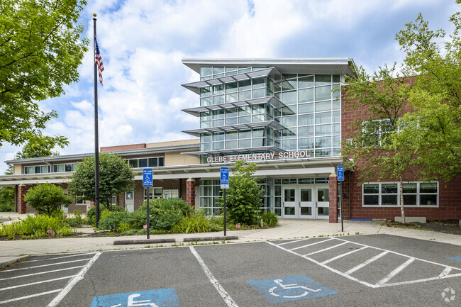 Glebe Elementary School offers quality education for those living in Arlington.