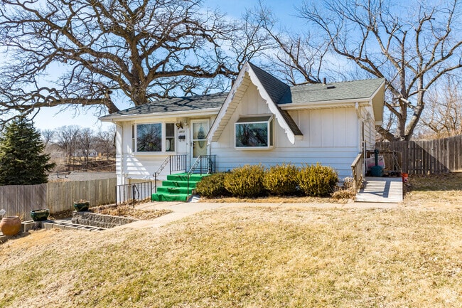 Enjoy your cozy cottage in Woodland Hills.