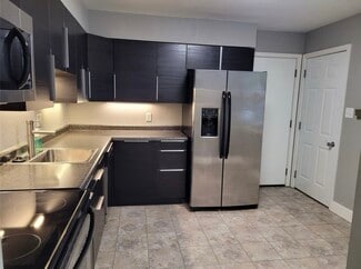 3316 68th St, Urbandale, IA 50322