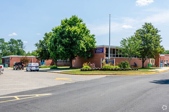 Lafayette Elementary School #25 is a very fine learning institution located in Edison, NJ.
