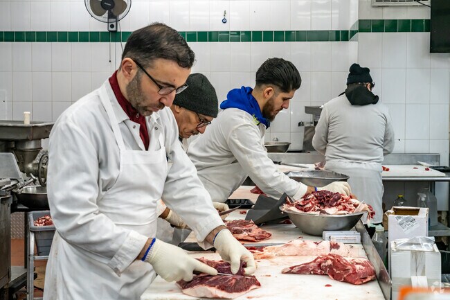 Residents of Fordson enjoy shopping at Papaya Fruit Market for fresh halal food items.