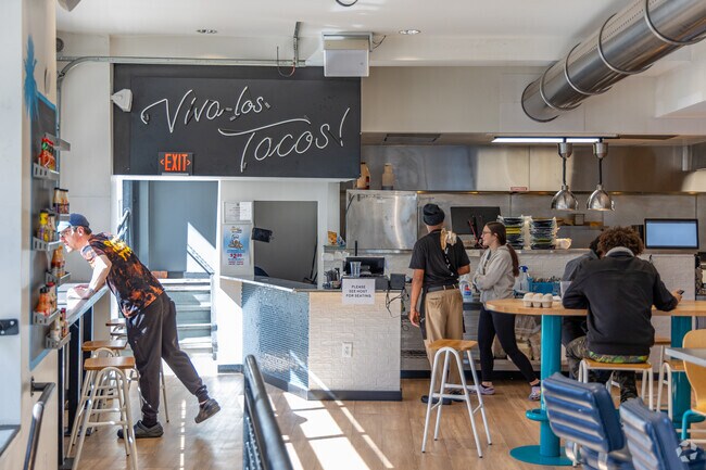 Central Oakland residents love the tacos at Viva Los Tacos.