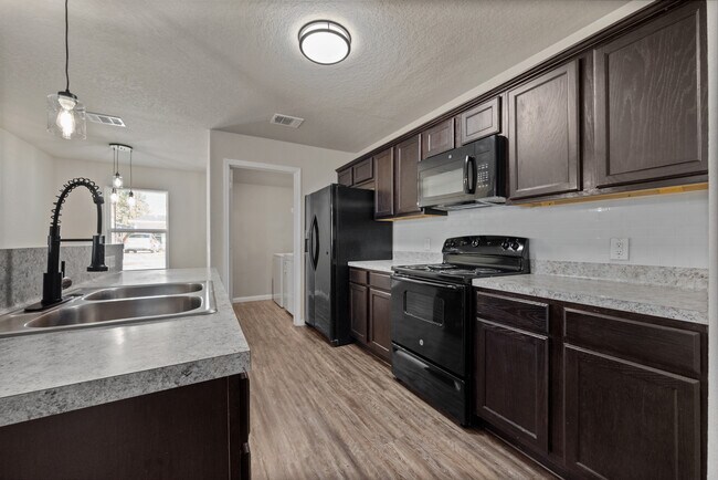 16649 E Forrestal, Montgomery, TX 77316 - photo 6