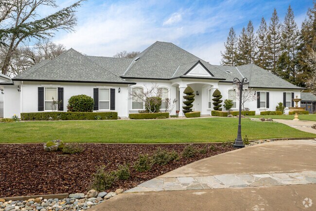 The average listing price is $835,487 in Shingle Springs.