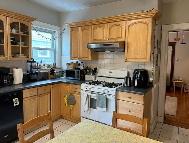 183 College Ave unit 1, Somerville, MA 02144 - photo 4