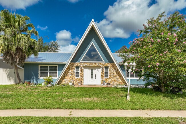 Occasionally, a cottage-style home can be seen on the streets of Countryside.