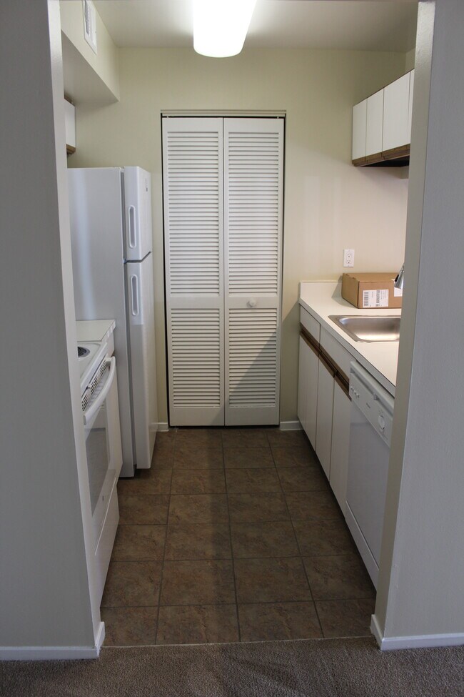 Lake Pointe Village, Traverse City, MI 49686 - photo 7